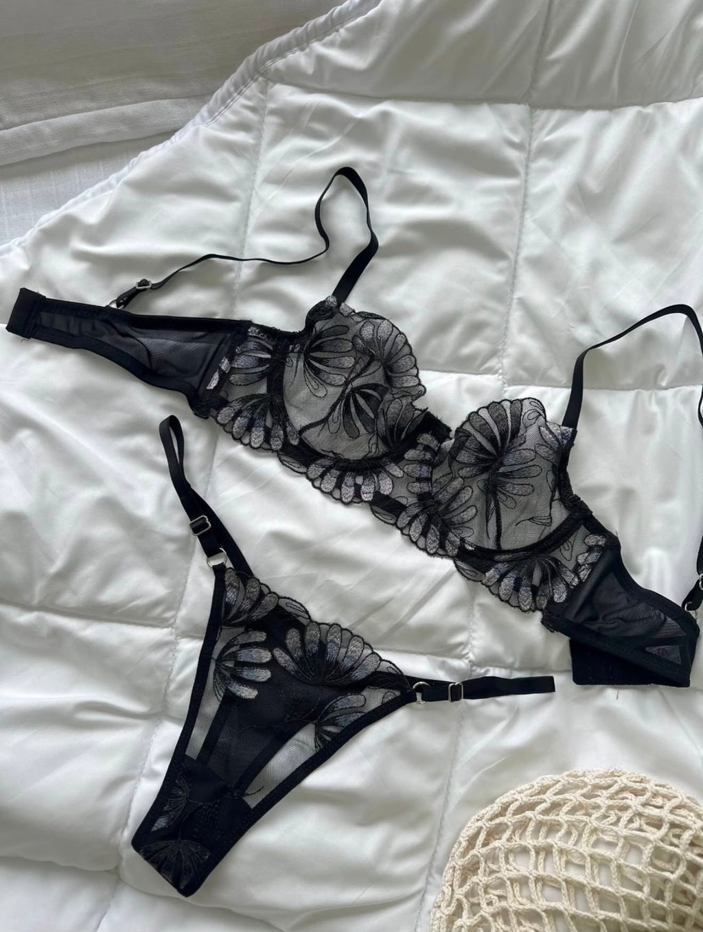 Valoire Lace Set