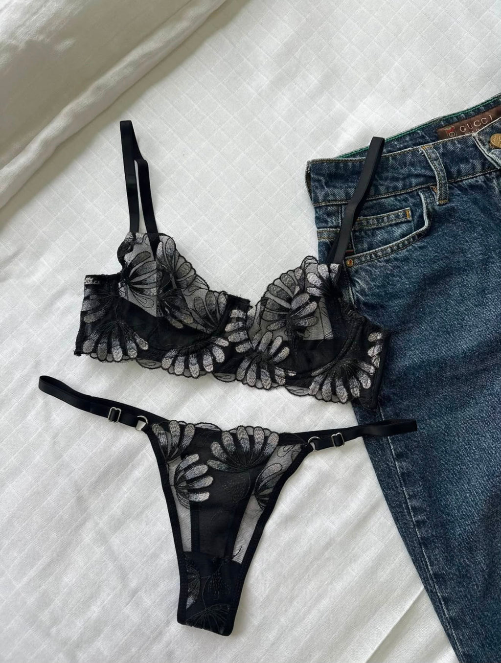 Valoire Lace Set