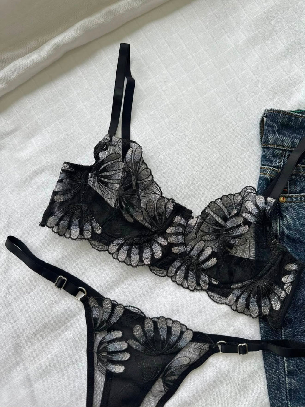 Valoire Lace Set