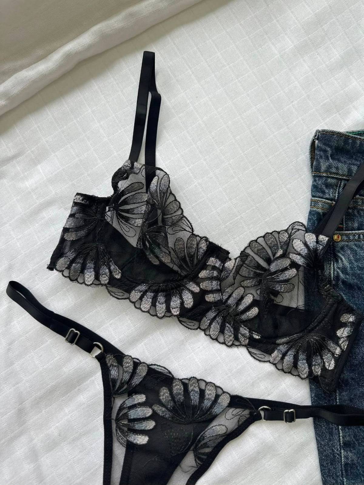 Valoire Lace Set